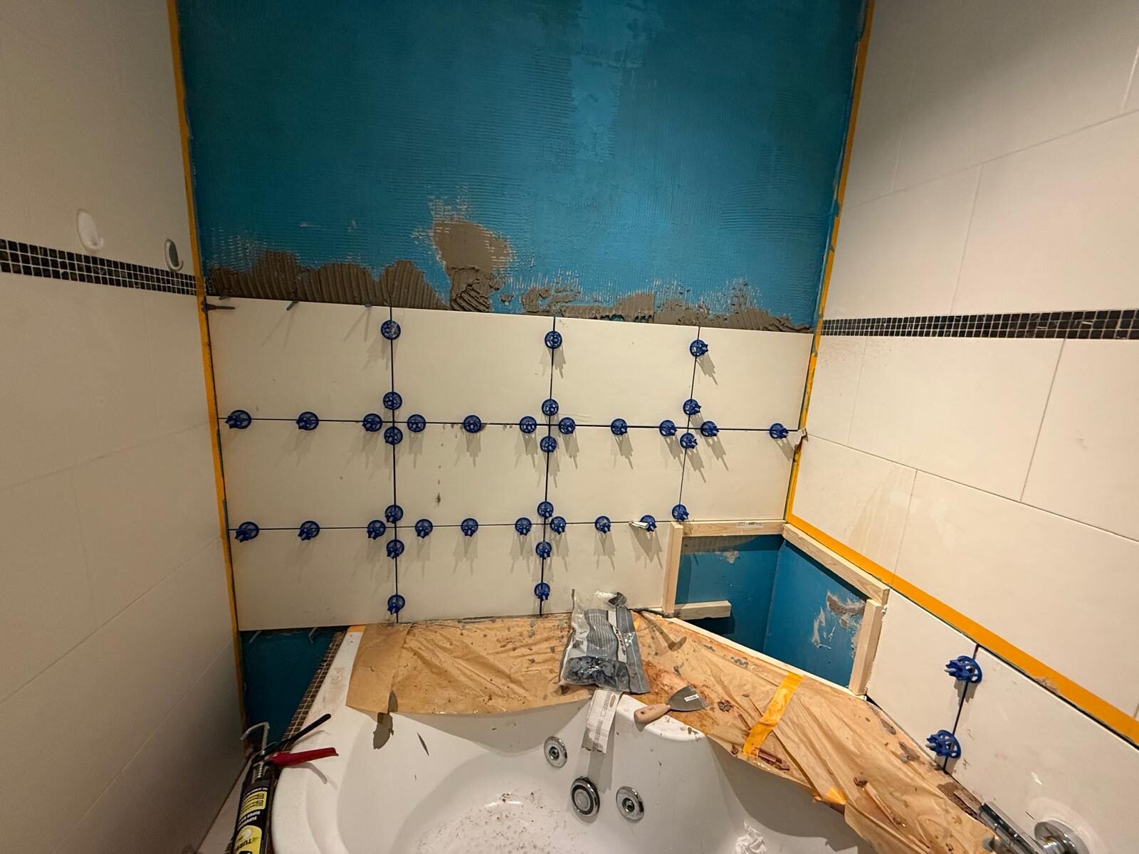Bathroom retiled, Nieuwegein area
