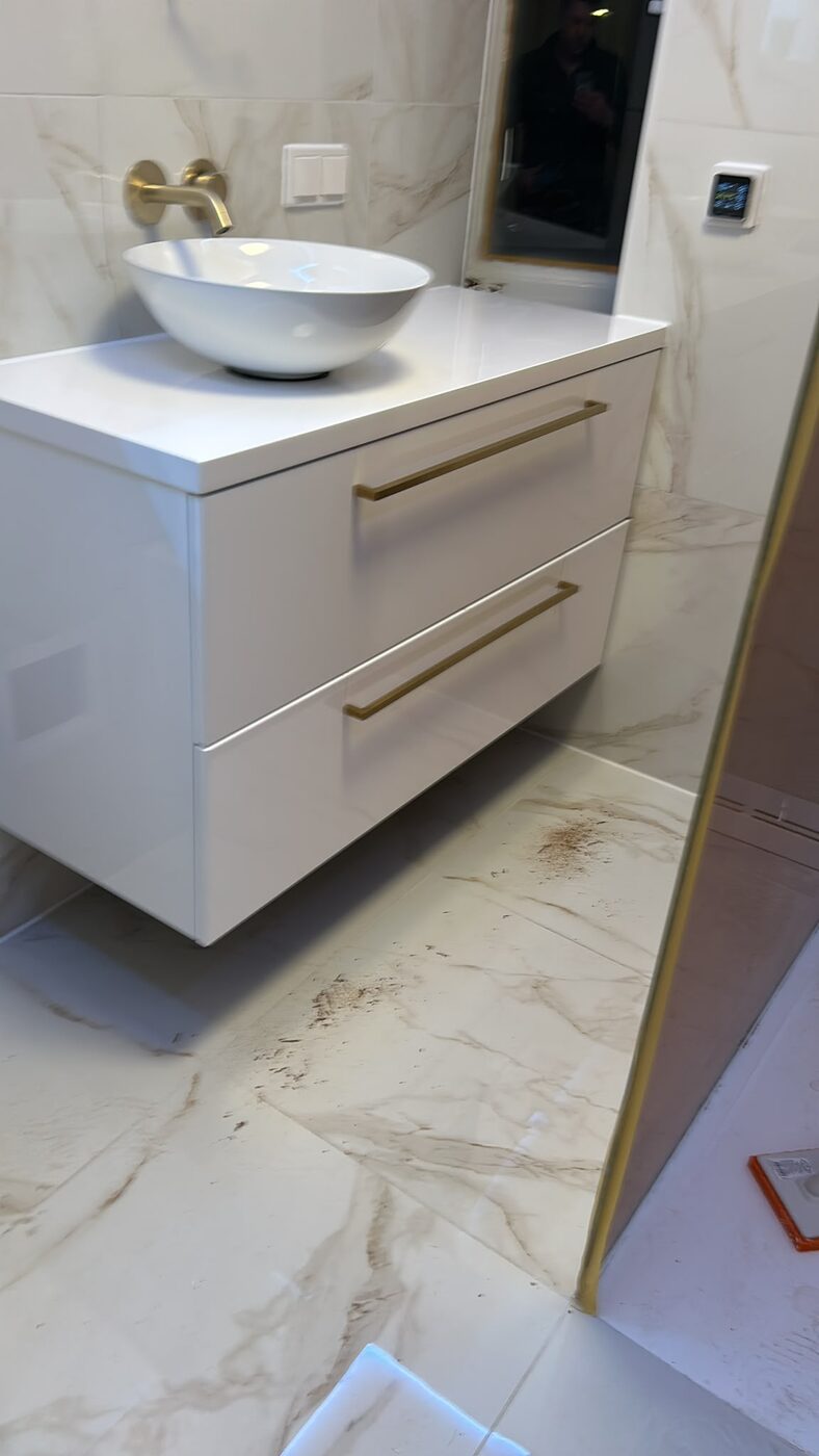 Bathroom in marble look with gold in Nieuwegein area, photo 5 of 5