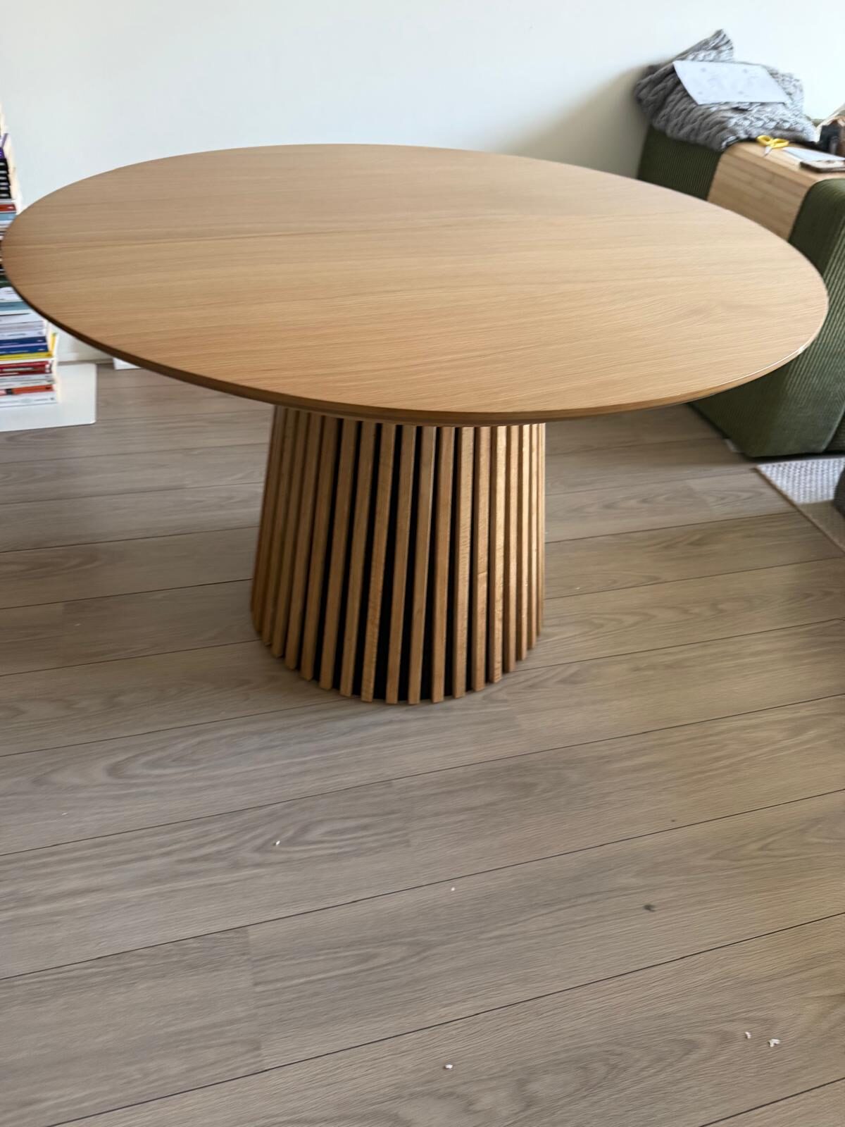 Table à manger ovale sur pied à lamelles, Nieuwegein et environs