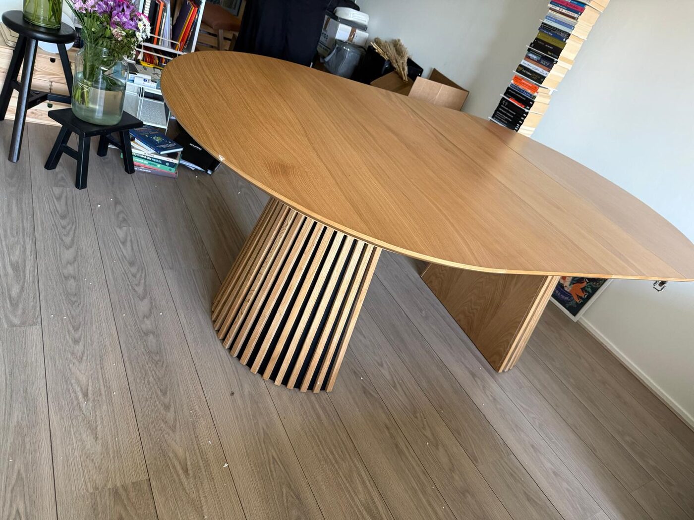 Nieuwegein ve çevresi bölgesinde Lamelli ayaklı oval yemek masası, fotoğraf 3/3